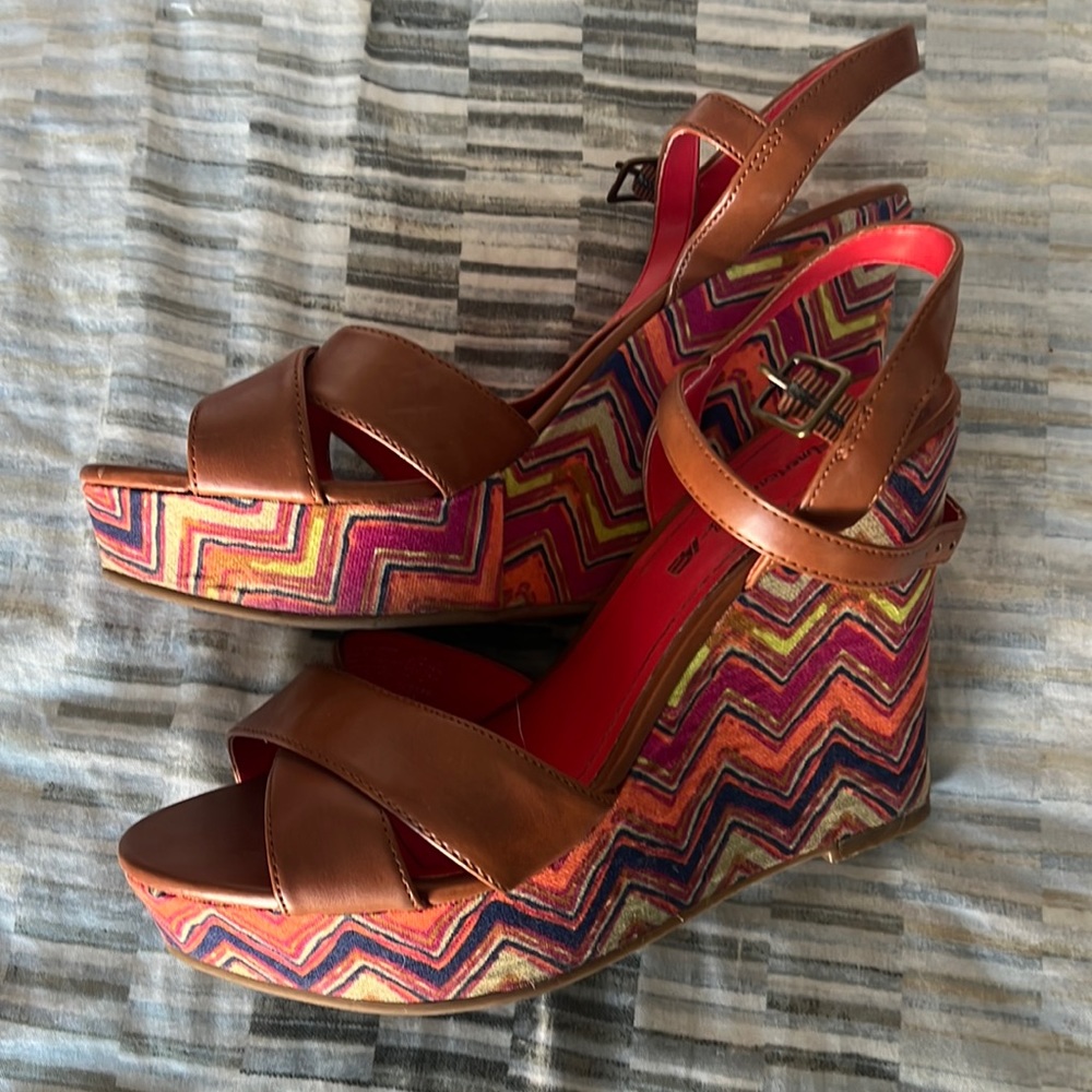 American Eagle 4” Wrapped Wedge - Sz 7.5